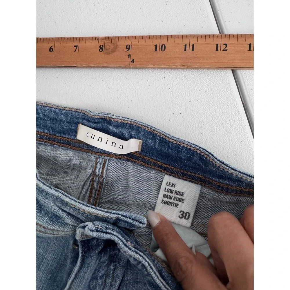 Eunina Lexi Low Rise Shortie Distressed Denim Shorts Size 30 Medium Wash dd